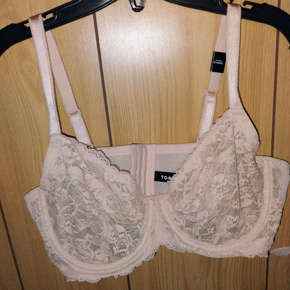 NWT 40B TORRID LACE UNDER WIRE BRA IN ROSE DUST